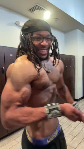 Delts so disrespectful they walked in before I did. What even are deltoids? 🤔🦾 #delts #shoulders #mensphysique #naturalbodybuilding #aesthetic #npcclassicphysique #blackfitness #fitblackmen #dmvfitness #posingpractice #GymTok #viralvideo #foryou #fypシ #trending 