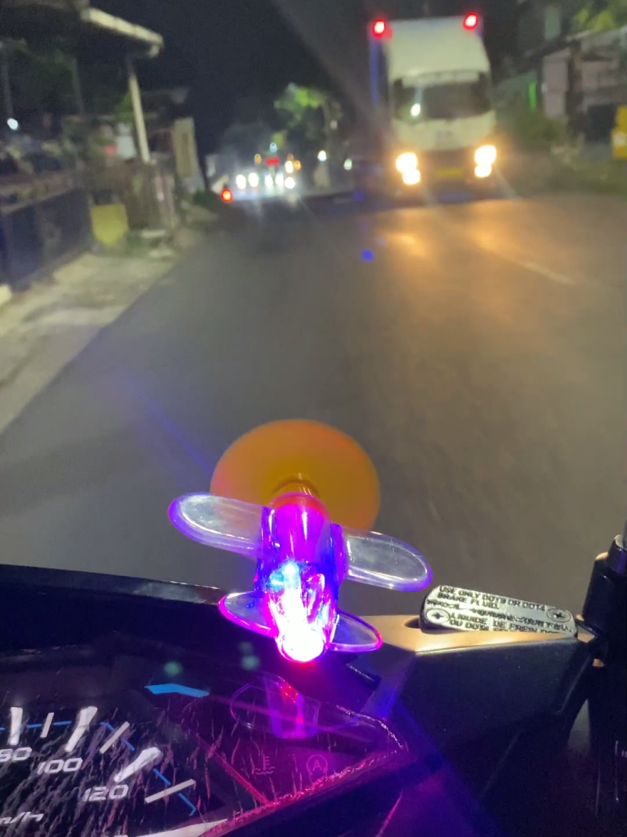 pesawat LED bisa menyala tanpa baterai dengan memanfaatkan tenaga angin #satukontentiaphari #fyp 