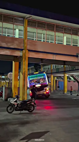 @Papi Black  in action🫡 #xbuszxx #masson👀 #w7087uz #blackhankei💨 #dholpin2kd #sumbergroup #sumberselamat #sugengrahayu #sglovers #kampusbiru #shelter18 #busmania #busjawatimuran #bungurrace🏁 #cctvbungurasih #hiddencambungurasih #jatimanraceway #purabaya #fyp #foryou #xyzbca #jamsetansumbergroup #jammalam 