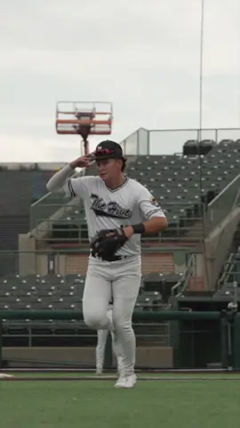★ PLAYER SPOTLIGHT Jayden Hernandez HJBA Wells Atascocita High School | 2025 | TX A strong-bodied 6’1” shortstop with college-ready traits. Hernandez showcases smooth actions on the infield, a strong arm across the diamond, and leadership qualities in the dugout. A poised player committed to Sul Ross State University. #2D #YouPlayWePromote #2DSports