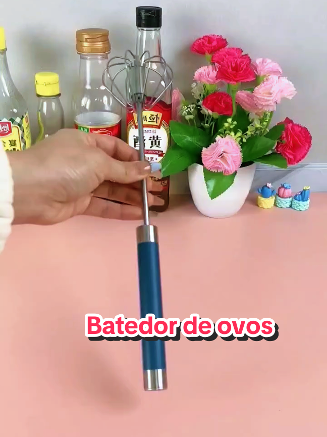 Batedor de ovos semi automático  #cozinhapratica #praticidade #dicasdecozinha #batedordeovos 
