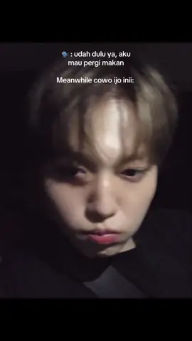Di jalan sambil makan, sempet2 nyaa dia livee, luvvv bangettt doy🧎‍♀️😭🫶🏻 #doyoung #kimdoyoung #treasure #fypシ 