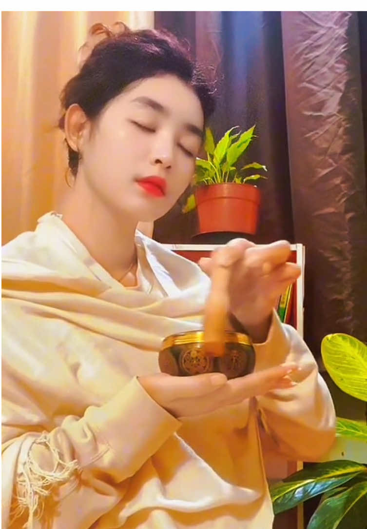 ☘️တစ်စုံတစ်ယောက်စီက တစ်ခုခုရခဲ့ဖူးရင် ဒါကတော့  ငါ့အတွက်အမြဲတမ်းလို့ ထင်နေတဲ့စိတ်လေးကို  ပြင်ရမယ် 🌿မနေ့ကမြင်တွေ့ခဲ့ရတဲ့ ကောင်းကင်ပါပဲ ဒါပေမယ့် ဒီနေ့တော့ တိမ်တွေနဲ့လေ☺️ #ပါချုပ်ဆရာတော်ဘုရားကြီး၏အဆုံးအမ #သစ္စာရွှေစည်ဆရာတော်အရှင်ဥတ္တမ၏တရားတော် #တရားအသိဖြင့်ဘ၀တွေအေးချမ်းကြပါစေ 