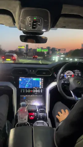 Sunset vibes in the lambo #chauffeur #london #luxury #sunsets #goviral #fyp #lamborghini 