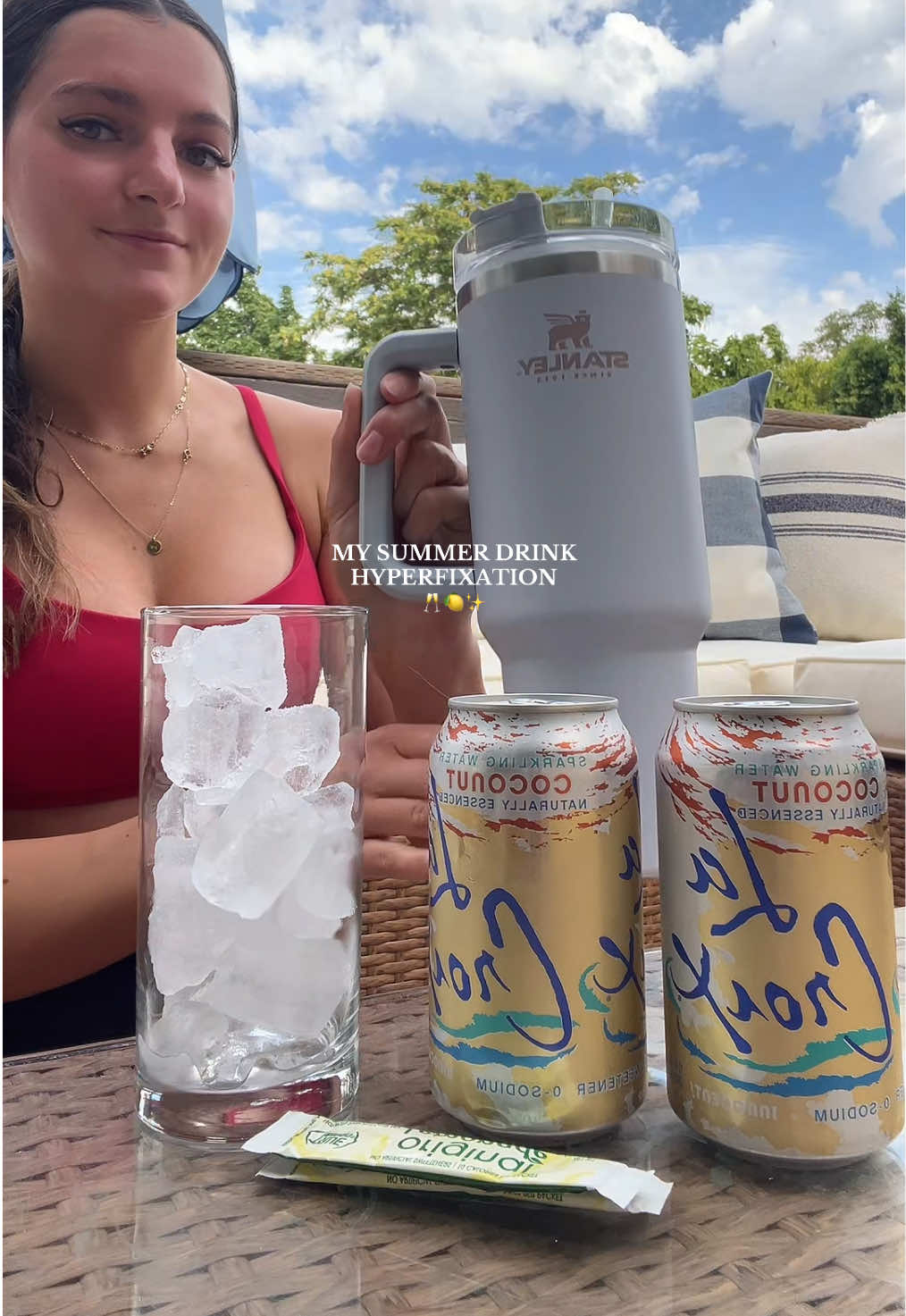 I just got back from hot pilates so ignore the sweaty fit, BUT you have to try this combo! Coconut LaCroix + True Lemon Lemonade packet!🍋  @LaCroix Sparkling Water 