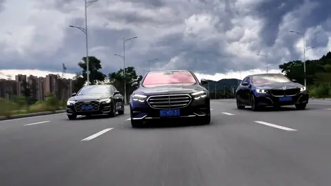 2 chú nhường đường nào #nhachaymoingay #mercedes #xedep 
