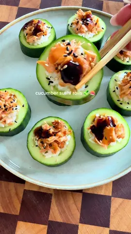 Cucumber Sushi Rolls 🥒🍣 All you need for this easy and refreshing recipe is: - Sushi rice - Salmon - Sesame seeds - Sriracha mayo - Teriyaki sauce Just slice your cucumber into thick rounds and use a small spoon to scoop out the center. Fill them with the ingredients and enjoy! ♥️ #cucumbersushi #sushirolls #cucumbersushi #healthyrecipeideas 