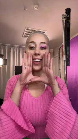 Quanto mais a gente assiste esse vídeo, mais ele melhora! 😂😂😂 O que acharam dessa linda trança da Rapunzel? Hahahah . #rapunzel #rapunzelcosplay #camillapudim #memevideos