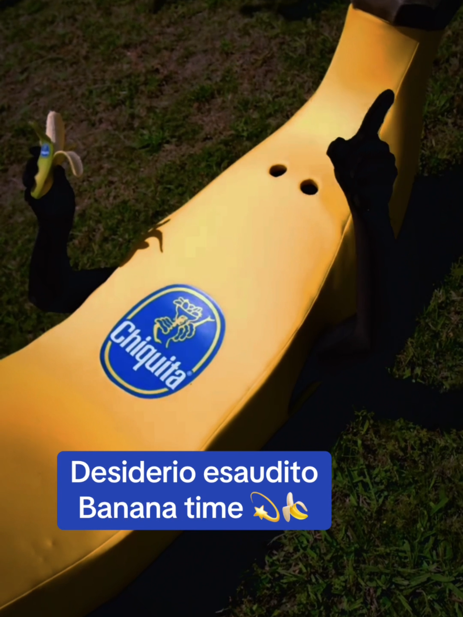 Sotto il cielo di San Lorenzo… anche le stelle sanno qual è lo snack giusto. #NotteDiSanLorenzo #BananaVibes #EstateItaliana  #LikelyTheBestSnackEver #MakeAWish #SanLorenzo2025 #SnackUnderTheStars #WishGranted#BananaApproved