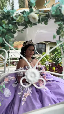 Te gustaría algo así para tu quinceañera 💜🩷 Tenemos nuetra boutique de quinceañeras Bella’s Dress Boutique, donde ofrecemos vestidos para vender y rentar, tenemos todo para tu princesa  Maquillaje y peinado profesional  Paquetes de fotos y videos  Acrílicos  Álbum de fotos y más  Visítanos@  11450 S Cleveland Ave Fort Myers Fl 33907 Llámanos 7863141843 @Sarahmakeupand_beauty @villatoscanamiami