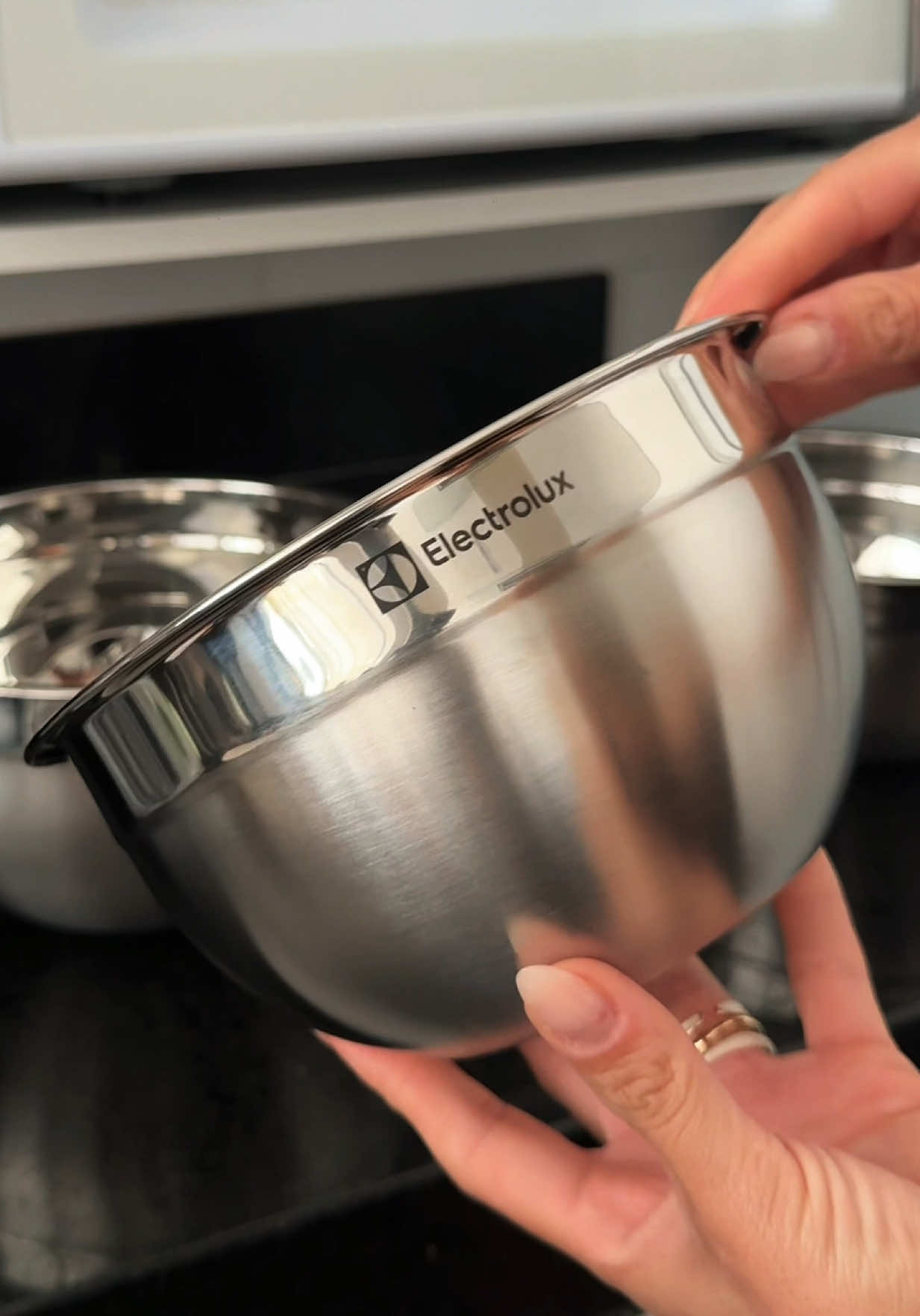 Esse conjunto de 3 bowls que eu comprei na @Shopee Brasil é puro acerto na cozinha! 🍽️✨ Vem com três tamanhos, todos em inox, com tampas que vedam super bem. Perfeitos pra preparar, armazenar e até servir, sem bagunça e com muito estilo. Já virou item indispensável por aqui! Se você quiser o link é só comentar aqui que eu te envio. 😉 #AcheiNaShopee #ShopeeCreator #Publi #dicas_utilidades #donadecasa #cozinha #utensilios #inox #shopee #achadinhos #fyp 