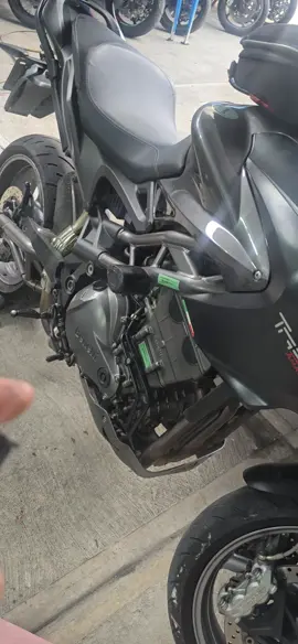 un tensor malo de mi trek  venía como 150klm cuando se daño gracias Adiós no pasa ningún daño .. pero estén pilas con los sonidos diferente a su motor 