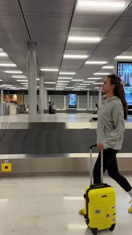 From the airport, straight to Paris 🇫🇷💋🥖 #ryp #fypシ゚ #paris #airport #foryou #transition #foryoupage   