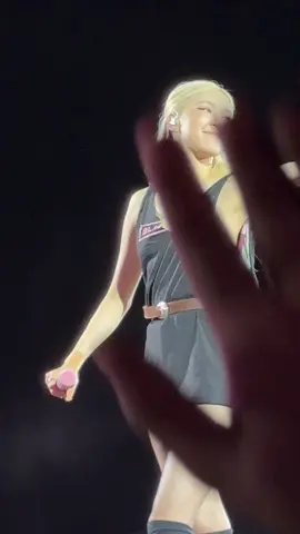 #ROSÉ #roses_are_rosie #blackpinkworldtour #blackpinkdeadline 