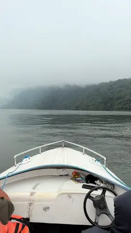 بحيرة براتان بالي 🌧️ جنة الله في ارضة ما شاء الله 🤍 🌧️ #بالي #اندونيسيا #بحيرة_براتان #bali #baliindonesia # #indonesia 