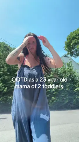 What I wear to chase around my two feral toddlers all day #mama #girlmom #boymom #motherhood 