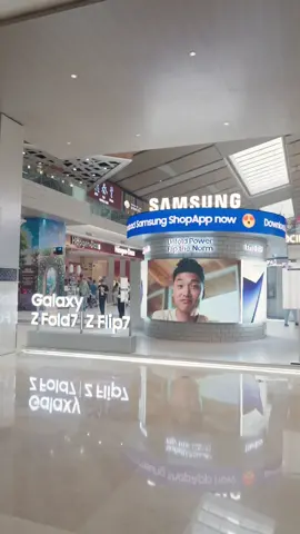 Flip it. Fold it. Flex it. Aku baru aja ke #GalaxyStudioKokas dan ngerasain experience bersama Galaxy Z Flip7 I Fold 7. Seru banget bisa nyobain activity yang seru dari nanya nanya sama Gemini sampe cek kondisi tubuh sama Galaxy Watch8 juga😍  Gak lupa juga nyobain kamera 50MP Flex Cam yang bikin kita bisa mainin angle angle unik dan ✨aesthetic✨ Pokoknya wajib banget deh cobain experience di Galaxy Studio.     Dateng ke Galaxy Studio di kota kalian sampai 27 Juli yaaa Pre-order sekarang dan dapetin gratis proteksi hingga 3 tahun dan total benefit hingga 3,9jt! #GalaxyZFold7 #GalaxyZFlip7 #GalaxyAI #GalaxyStudioKokas #ItsTimeToUnfold @Samsung Indonesia 