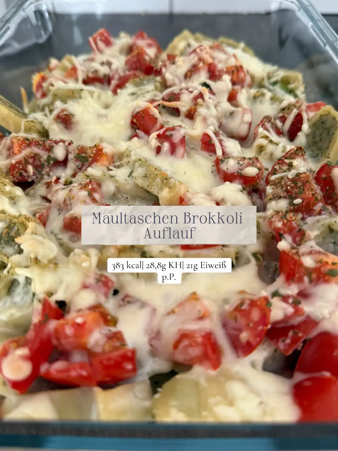 In dieser Reihe zeige ich dir, wie du in kürzester Zeit kalorienarme Hauptmahlzeiten zaubern kannst, die auch noch unglaublich gut schmecken!🔥 Perfekt für Alle, die gut essen wollen ohne viel Zeit zu verschwenden. 🕦 Maultaschen Brokkoli Auflauf (6 Portionen) Nährwerte gesamt: 2.292 kcal| 172 KH| 126g Eiweiß #FoodTok#FoodLover#mahlzeit#hauptmahlzeit#Recipe#recipes#mealprep#mealprepideas#EasyRecipe#inspiration#foodfürfaule  