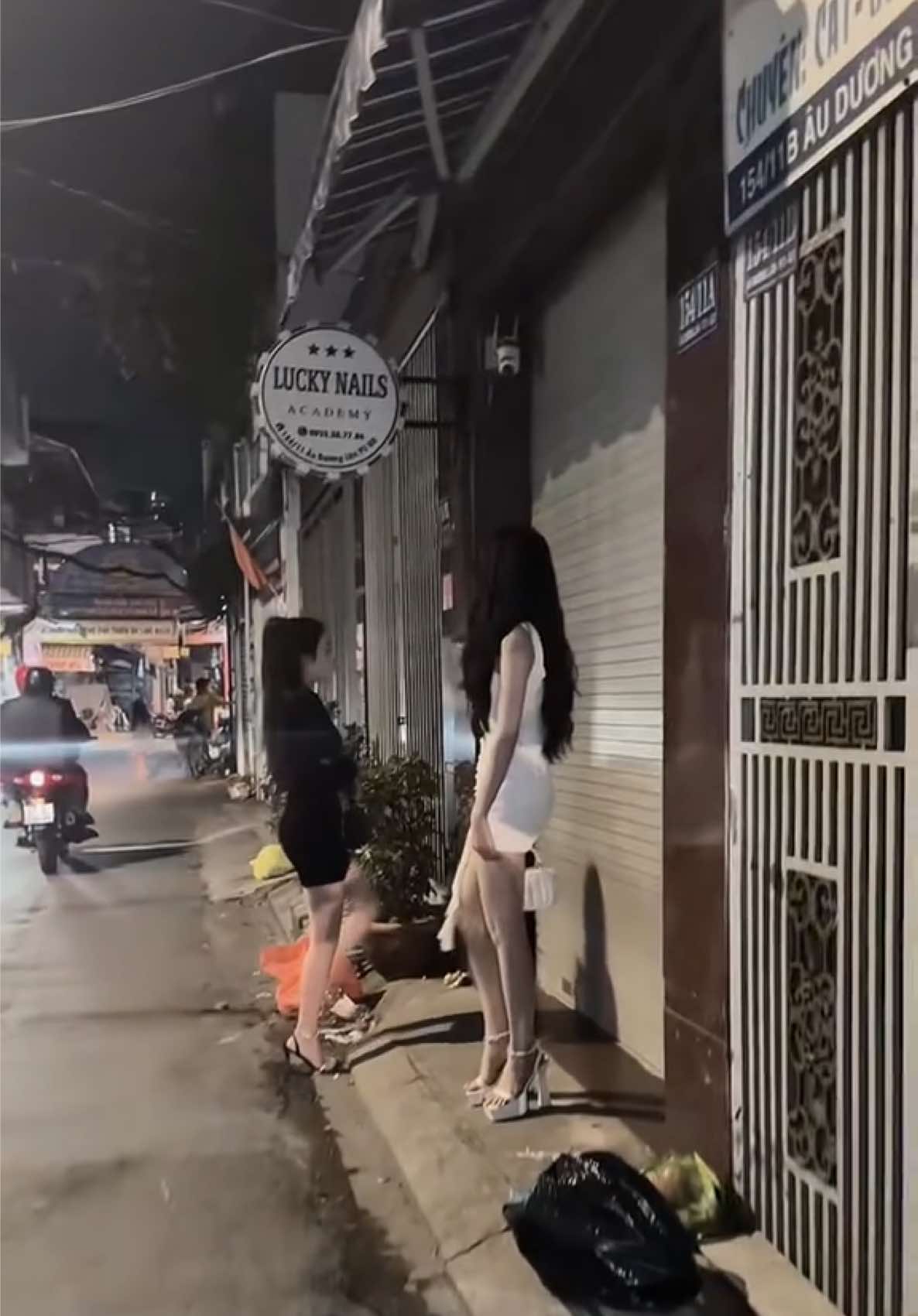 Kkk clip năm trước up lên xh nay share lại ngủ đêm thức dậy lại viral 😂 Haha hai đứa em đi sinh nhật quay clip diễn chơi chơi chứ bầu bì chồng con đùm đuề hết roàiiii nha 🤣 đừng có cmt xàm nhe tr 😚 #kyniemxua 
