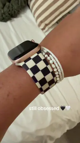 My best seller on TikTok Shop 🖤🤍 #checkerprint #blackandwhite #watch #tiktokshop #tiktokshopfinds #trending #trendingstyle #watchband #applewatch #applewatchband #style #fashion #accessories 
