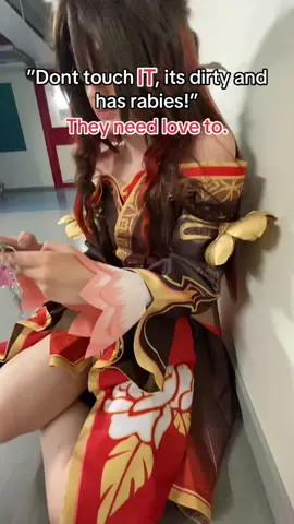 Poor @RAT_HUMAN has never experienced love just because he doesn’t shower and has rabies🙁 #yuri  #fugue #hsr #kawaii #HonkaiStarRail #7deadlysinscosplay #gumi #gumicosplay #närconsommar2025 #cosplay #muzzleofnemesis #närcon #närconsommar #gay 