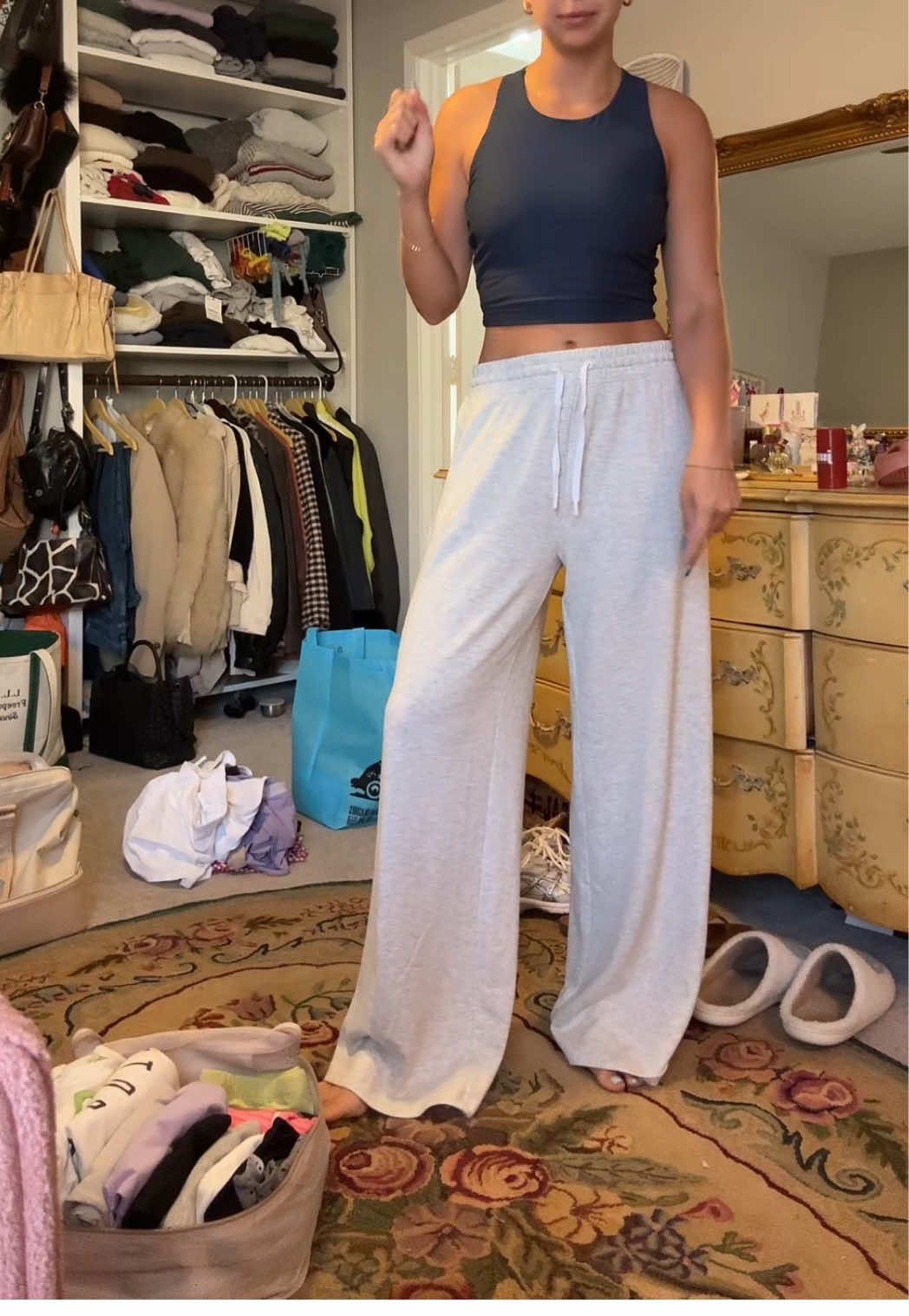 Tell me these don’t look like $120 sweatpants they’re so comfortable #sweatpants #comfysweats #inexpensivesweats 