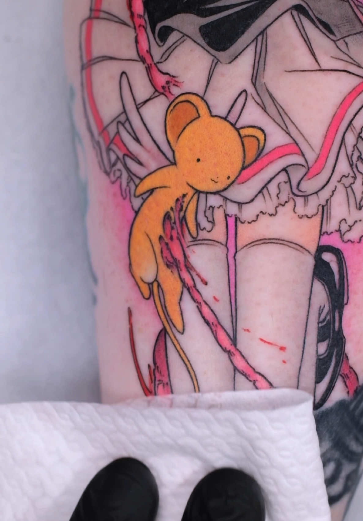 🩷tattoo based on CardCaptor Sakura I grew up with this anime, so this version reflects a mix of nostalgia and my current visual language a bit more raw👀 #animetattoo #animetattoos #animeartist #tattoo #kawaiiaesthetic #tattooartist #animeart #angelcore #animecore 