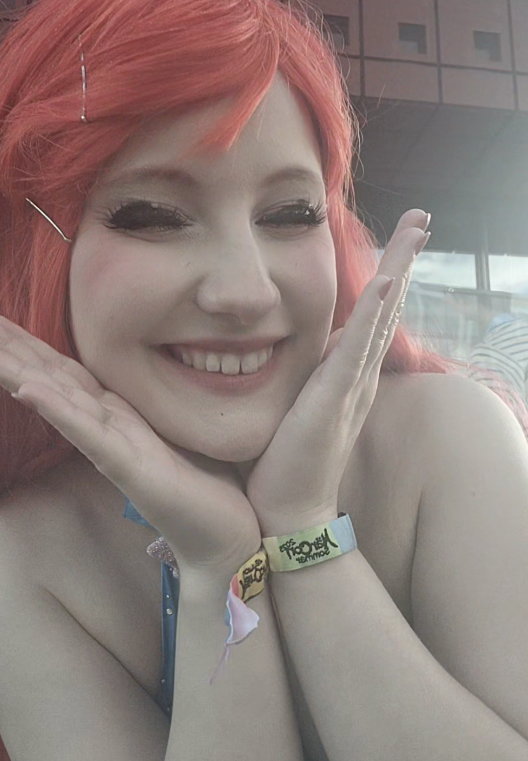 va så varmt så jag bytte från Maomao till Bloom >_< Men när har jag någonsin följt mina cosplay lineups... och let us apreciate hur locking min peruk är tog hela natten o öocka denna (ToT) #ncs #närcon #närconsommar #närconsommar2025 #winx #bloom #enchantix 