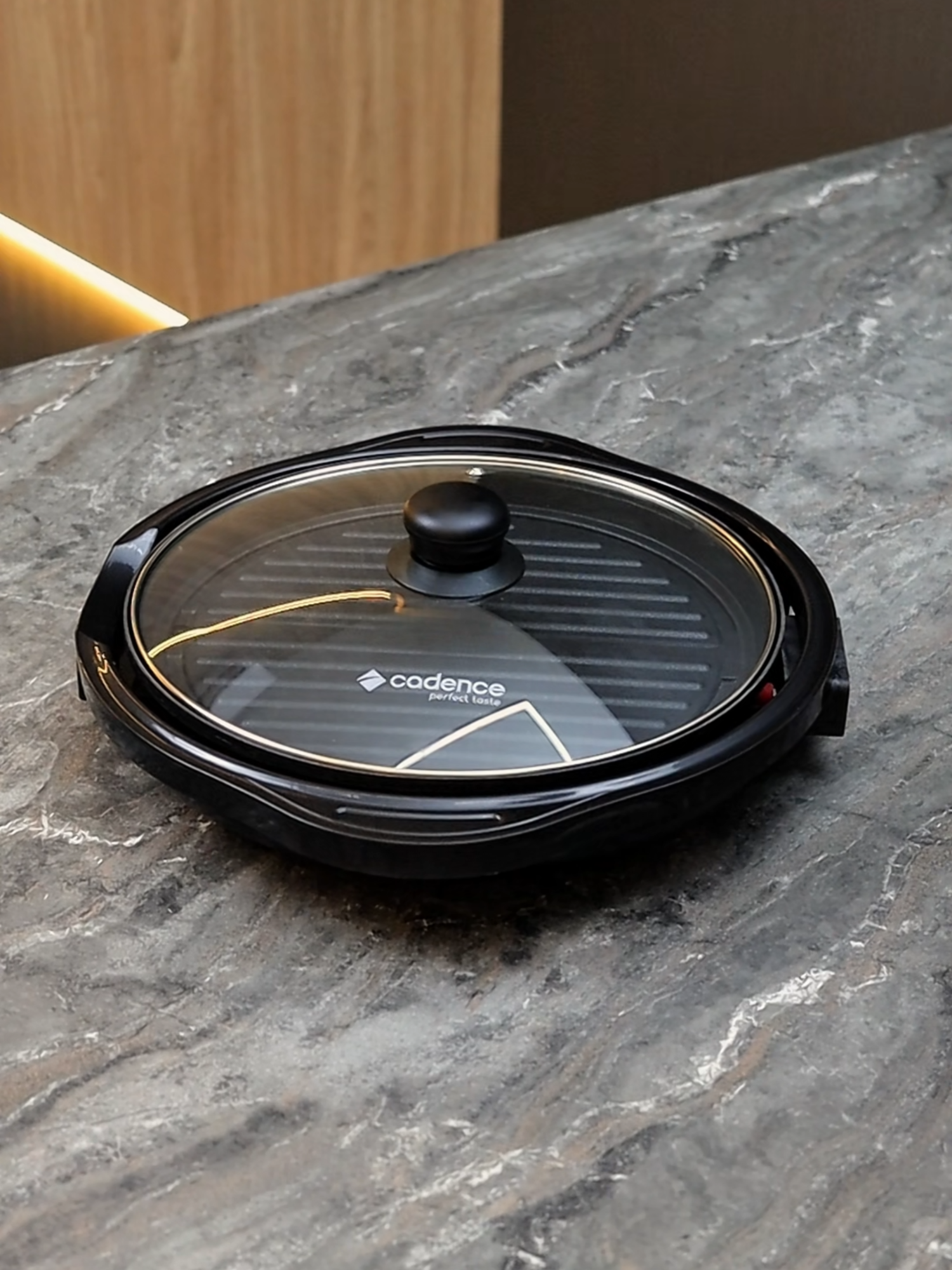 🥩 Grelhado perfeito em minutos! O Grill Cadence Perfect Taste vai mudar seu jeito de cozinhar: ✨ Rápido, potente e com placas antiaderentes, ele prepara carnes, legumes, sanduíches e muito mais sem bagunça! 💡 Compacto, fácil de limpar e perfeito pra quem quer comer bem sem perder tempo. Quer praticidade no dia a dia e ainda deixar tudo com aquele sabor de grelhado irresistível? 👉 Esse é o melhor investimento pra sua rotina — você vai usar todos os dias! 🛒 Já disponível na #TikTokShop com oferta especial. Clica no carrinho e aproveita agora! 👇 #GrillCadence #PerfectTaste #SanduicheiraGrill   #TikTokMeFezComprar #PromoTikTokShop #AchadinhosTikTok   #CozinhaPrática #UtilidadesDomesticas #GrelhadoPerfeito   #CozinhaSaudável #RápidoEFácil #DicasDeCasa  #GrillPotente #CasaOrganizada #AchadinhosDaInternet