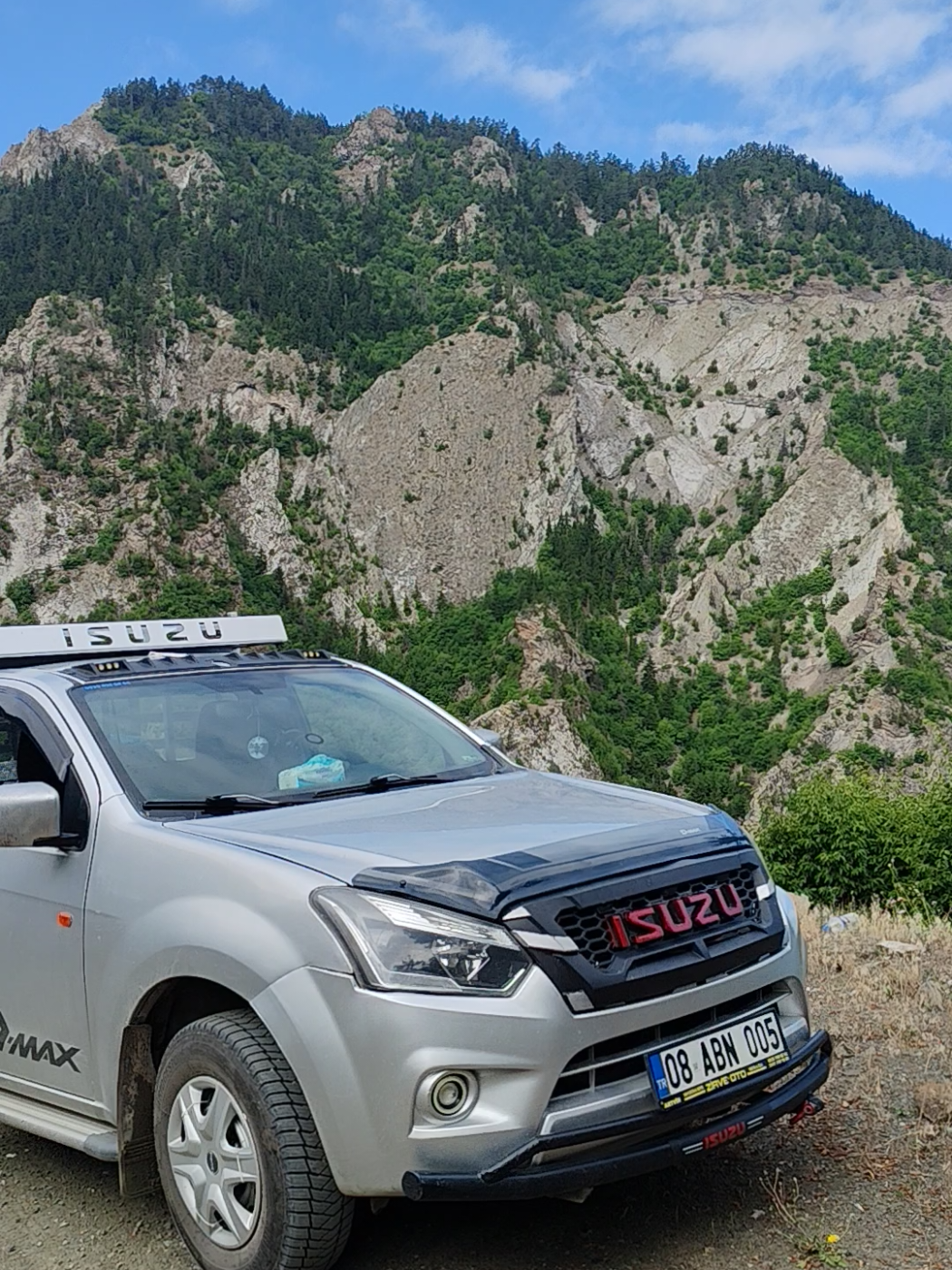Ot toplama zamanı 🎋 #ısuzu #dmax #singlecabin 