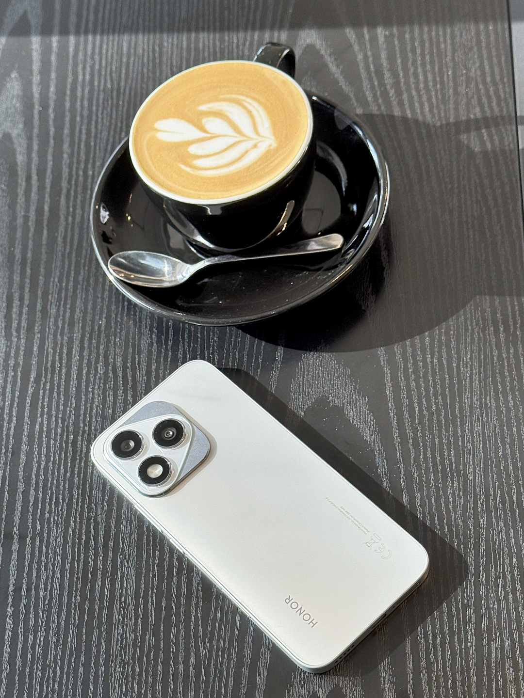 Con HONOR 400 Lite, la vida es más hermosa✨ Todo puede ser mejor cuando tu compañero de aventuras es capaz de hacer tus rutinas, algo más sencillo 📱 #HONOR400Lite #IAenunclick #MomentosInstantáneos