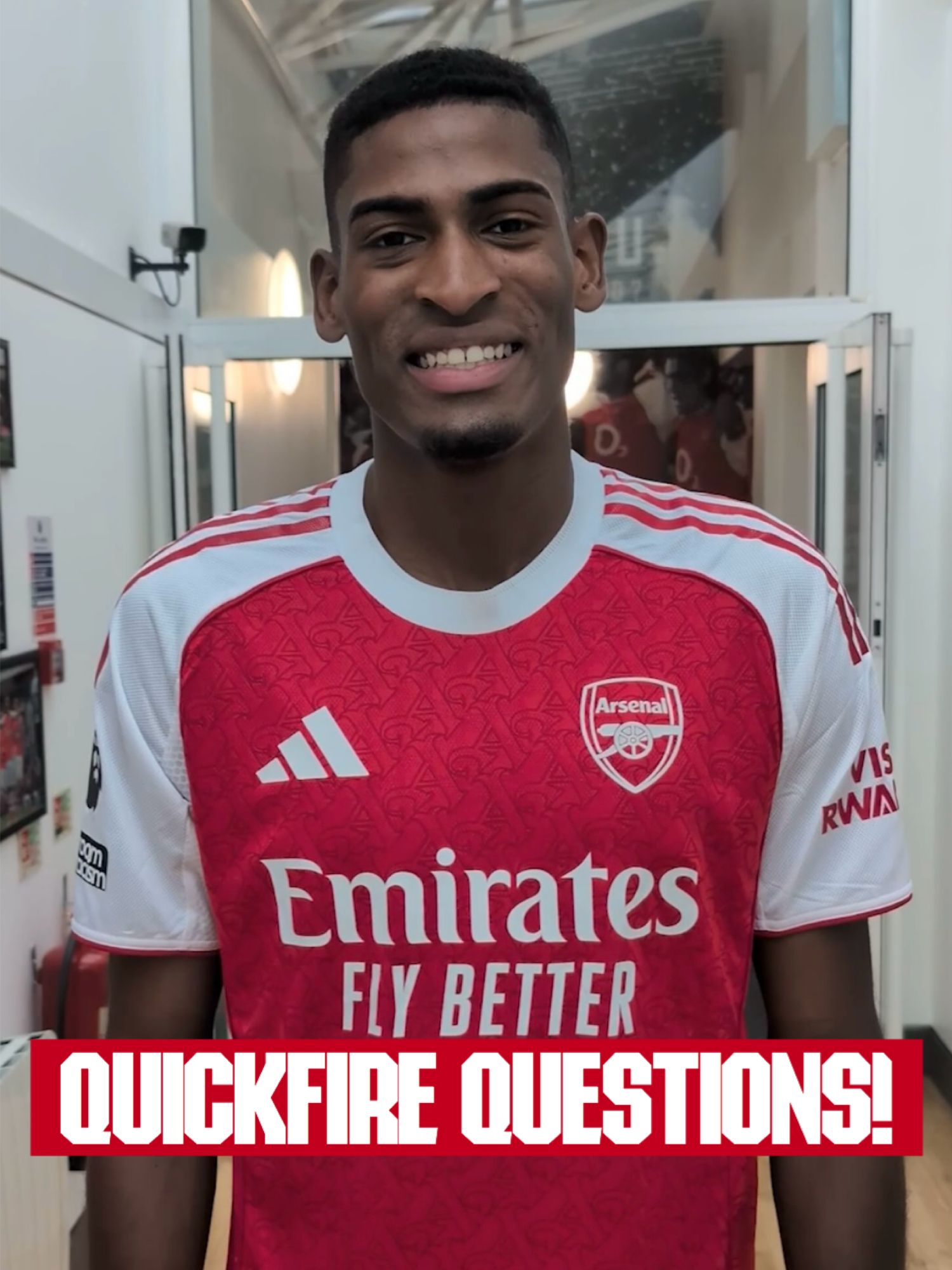 Quickfire Questions with latest signing, Cristhian Mosquera! 🎤#arsenal #afc