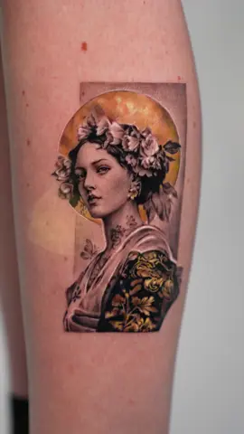 💛ACCENTS OF GOLD💛 From ‘The Golden Gaze’ collection which is one of @tattoosbynadiamost favorite premade series. If you like to keep one of these on your beautiful skin, click the link in our bio✨ #dallastattooartist #tattooideas #tattooartist #microrealism #femaletattooartist #tattooart