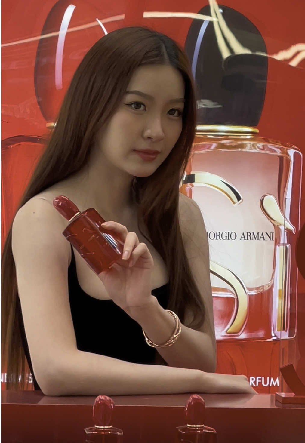 Fresh back from New York✈️, the stunning beauty❤️ of @stang.tari on display at the Giorgio Armani Si Passione Perfume Booth🇹🇭 now available @giorgioarmani #giorgioarmanisipassione #armanibeautythailand #stangtari #kiddorecords