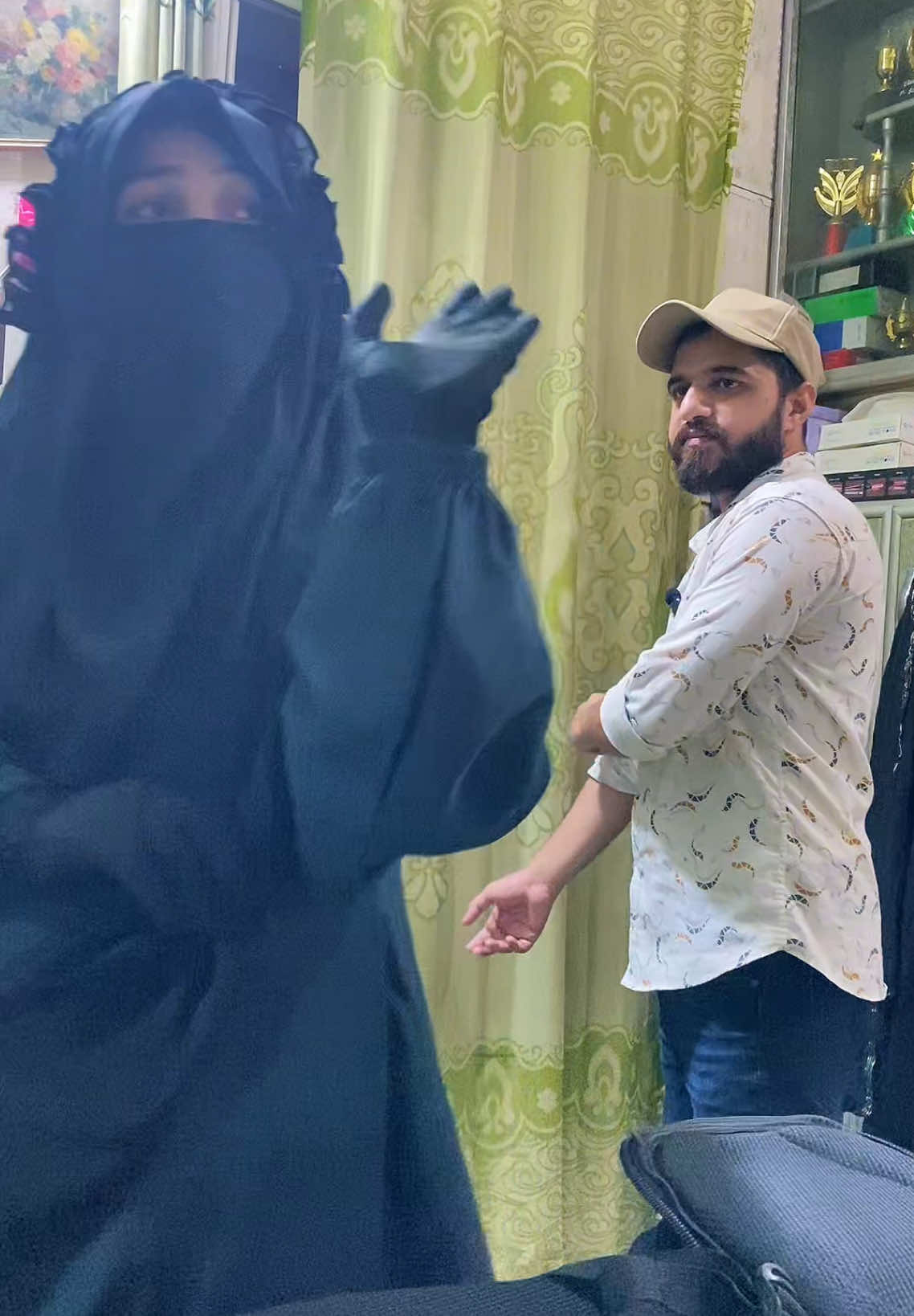 Inbox kro larkio 😂😂 koi glt msg na krna bs 😂😂🙏🏻 #nabeelfamily #just fun yr 🫶🏻🫂 