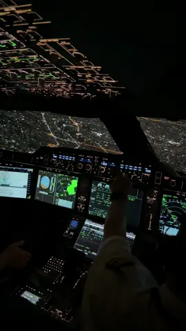 Departing out of Bangkok at Night✨🇹🇭🫰🏼 #lufthansa #a350 #cockpit #flying #bangkok #thailand 
