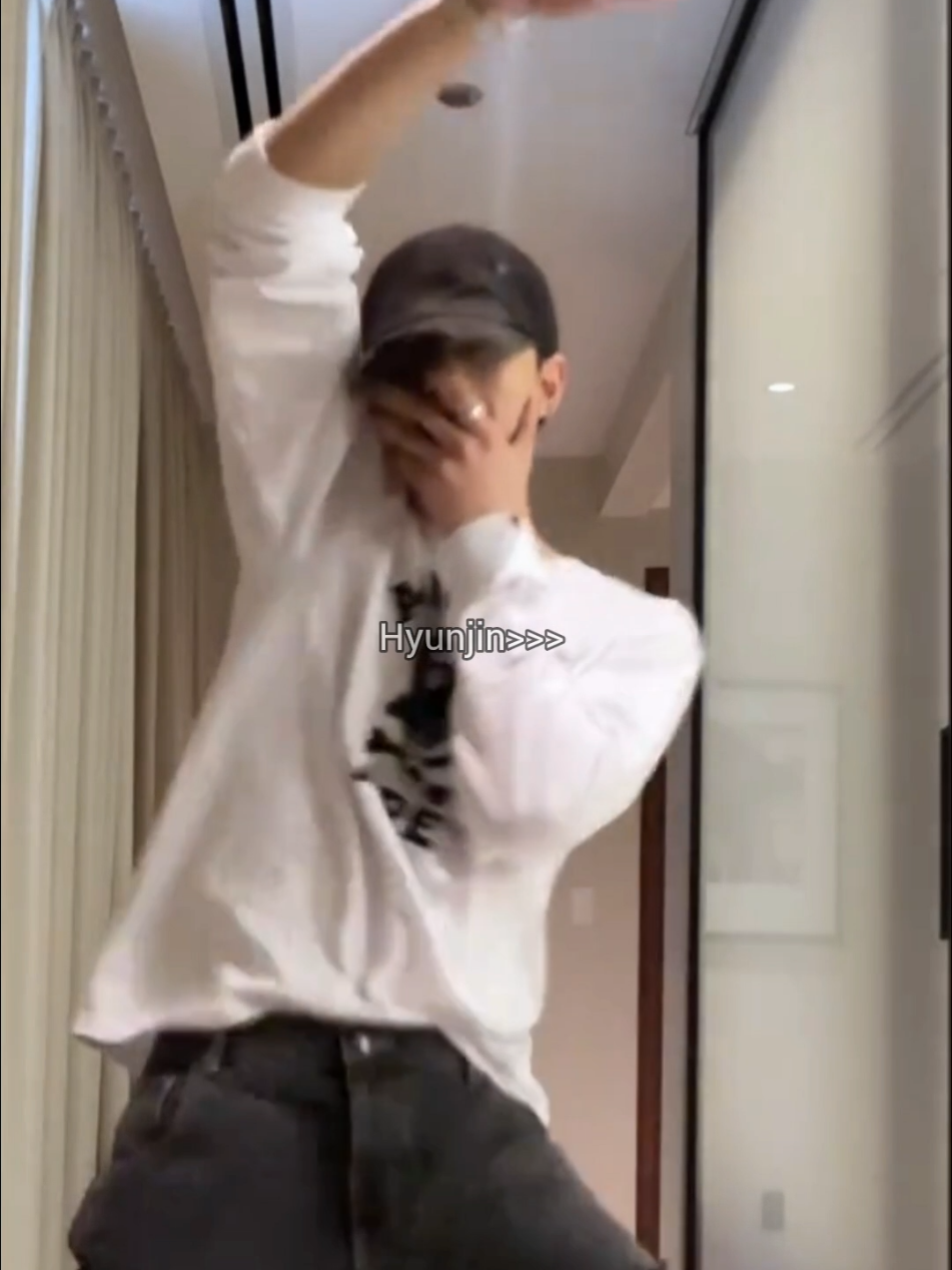 Hyunjin dance challenge ❤ Who do you want next? #hyunjin #dance #challenge #straykids #hyunjin #stay #fup 