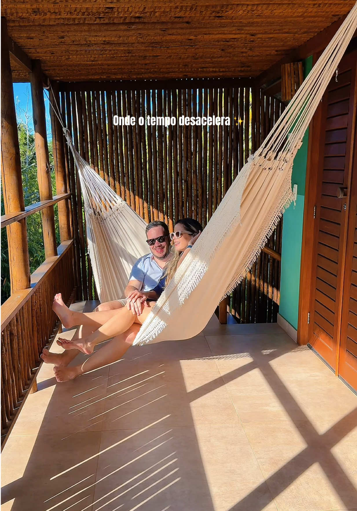 🇧🇷 Às vezes, tudo o que a gente precisa é de um lugar bonito, silêncio, mar e o amor ao lado. Um refúgio chamado Vila Gostoso. 🇺🇸 Sometimes all we need is a beautiful place, silence, the ocean and love by our side. A little paradise called Vila Gostoso. #casal #viagem #travel #couple #couplegoals 