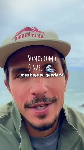 Somos como o mar. Na superfície, às vezes, somos ondas, turbulências, barulhos, vontades. Mas lá no fundo… há silêncio, há calma, há verdade. É nas profundezas que mora a nossa essência. E é ali que a paz permanece, mesmo quando tudo parece agitado. 🌿 🌊 Salva essa mensagem se te lembrou de quem você é por dentro. E compartilha com alguém que vive com o coração em maré alta.  #fyp #foryou #vibrandoalto #autoconhecimento 