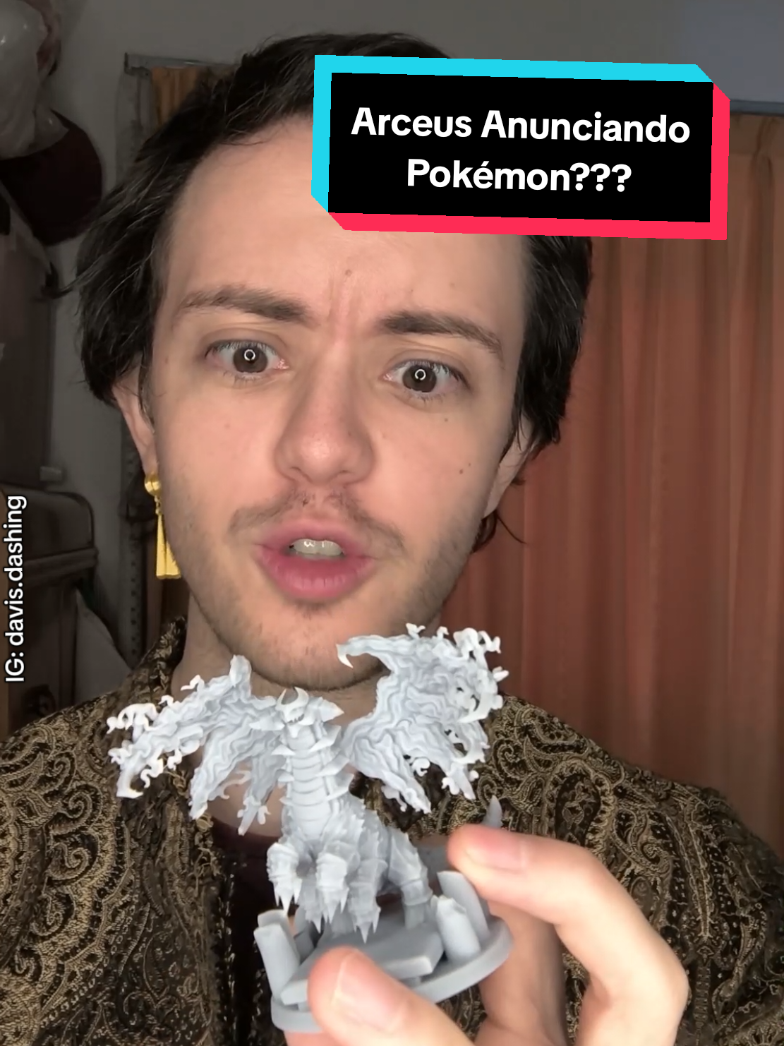 Se vienen varias cosas de Pokémon. IG: davis.dashing Recuerden buscar las figuras en la mesa de Apokryfe en el @Anigamers Fest  Próximos puntos de entrega serán revelados en Instagram. #davisdashing #arceusygiratina #sketch #comedia #humor 