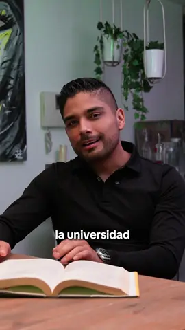 Hay chicos de 20 años facturando 50 veces más que tú. No porque sepan más. Sino porque la gente los conoce, confía en ellos, conectan. No venden solo un producto, se venden a ellos mismos. Y tú también puedes. Nunca es tarde para empezar a construir tu marca. Tú también mereces que te elijan. #lima #peru #fyp #gamarra #emprendedor #marcapersonal #desarrollopersonal