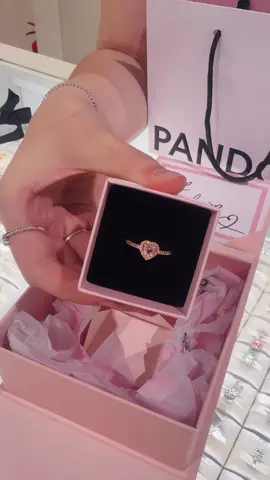I must have this Pandora promise ring 👀💍❤️ #pandora #pandoraring #promisering #jewelry #rosegold 
