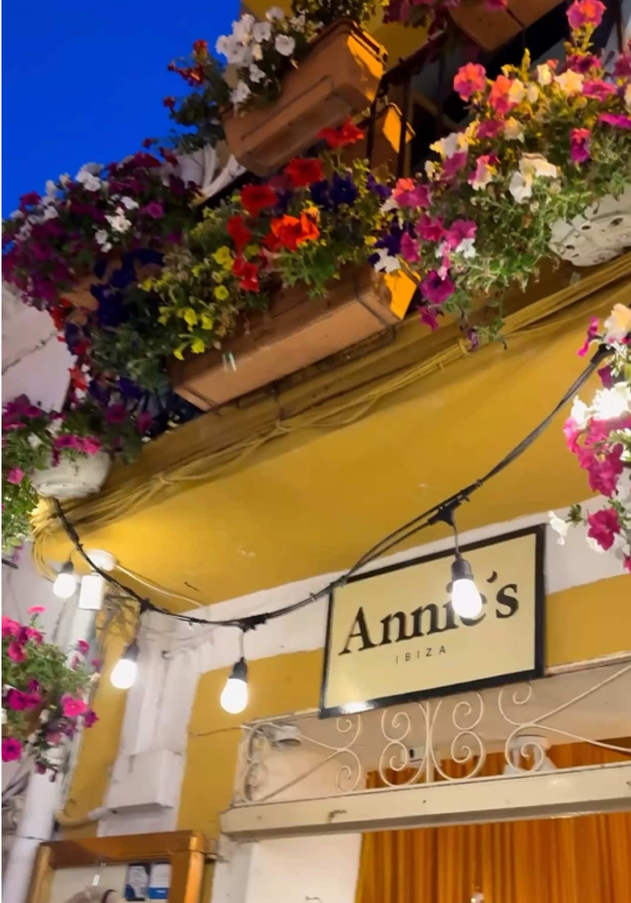 Busy nights at Annie’s Ibiza  #anniesibiza #minidresss #daltvila #anniesibizadress #ibiza2025 #partydress #ibizashopping #daltvilaibiza 