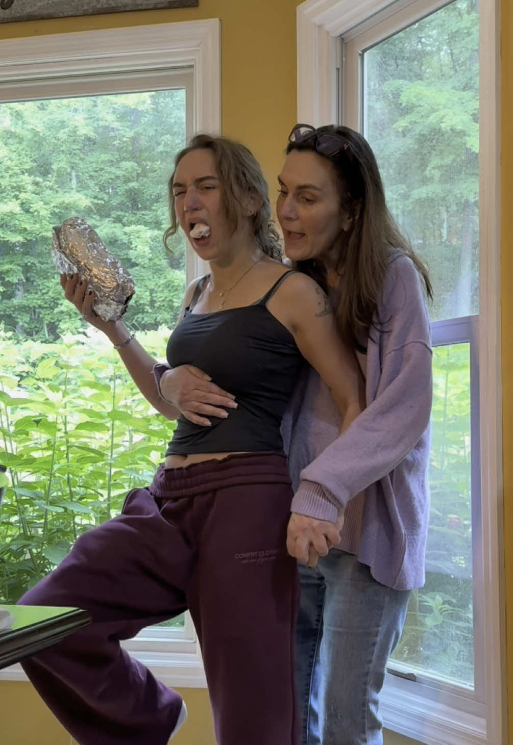 me wrestling my mom for some banana bread right after i got my wisdom teeth out <3 #fyp #wisdomteeth #anesthesia #surgery #sorrymom #bananabread 