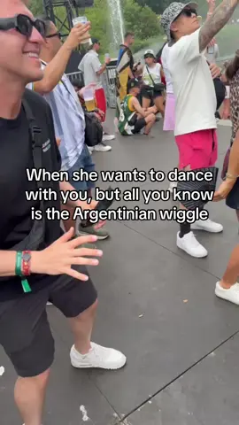 Couples who wiggle together stay together 🫶 #fyp #trend #viral #edm #festival #edmtiktok #rave #goingout #dance 