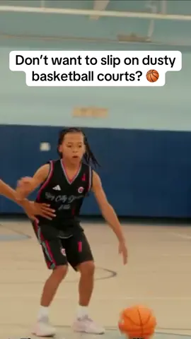 Don’t want to slip? Do this on dusty courts! #basketball #basketballplayer #basketballtiktok #bball 