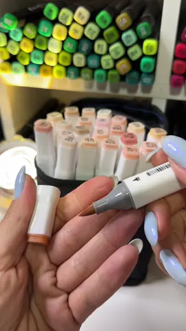Oii, vamos pintar mais um livrinho? Fazendo o gabarito de cores, dos marcadores de ponta brush, que comprei no AliExpress 