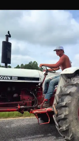 JTJ has had an attitude today y’all!!! Oh it’s so much fun giving JTJ a hard time!🤭🤣🤣 #fyp #foryou #foryoupage #viral #blowthisup #garnerfarms #garnergirls #garnerboys #smithcounty #watermelons #garnerboys #garnergirls #family #agriculture 