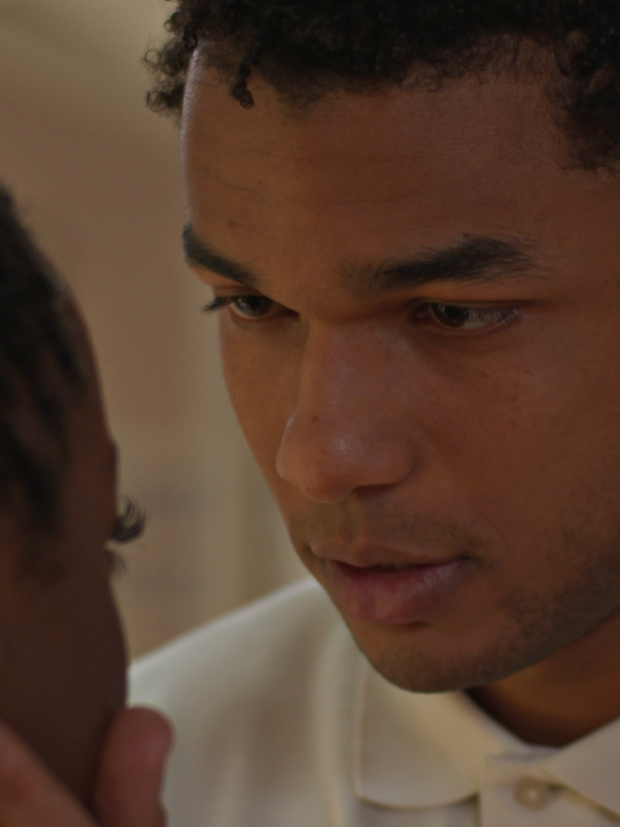 EU NÃO ACREDITOOO! 😩 Leo e Samuel quase se beijando e o Davi chegou BEM NA HORA pra atrapalhar 🥴 #DonaDeMim #Novelas #TVGlobo