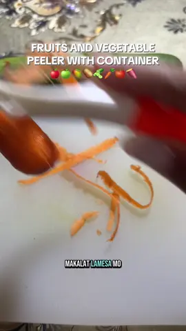 Balat dito, ipon doon! 🥔🥕 Maging mas maayos sa kusina gamit ang Peeler with Containee. Hindi na kalat ang mga balat — diretso sa lalagyan, kaya tipid sa oras at linis. Perfect para sa mga busy na nanay na gusto ng mabilis at malinis na food prep! #peeler #container #KitchenHacks #kitchengadgets #clean #tiktokshopfuntasticpayday 